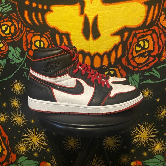 Jordan 1 High Bloodlines - Picture 2 of 7